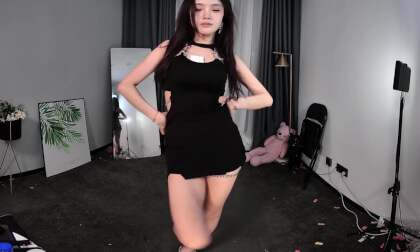 狸妖妖20240707001 Hold Up 2D VR 180 4K VR Video 狸妖妖20240707001 Hold Up 2D VR 180 4K VR