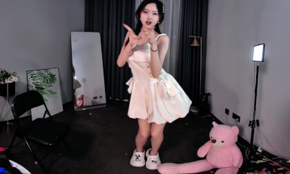 狸妖妖20240710001 Gwiyomi song 可爱颂 2D VR 180 4K VR Video 狸妖妖20240710001 Gwiyomi song 可爱颂 2D VR 180 4K VR