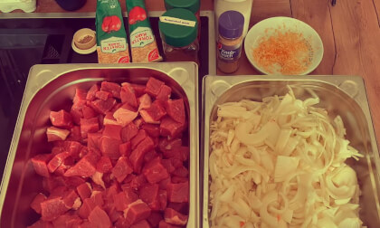 Martin kocht Gulasch