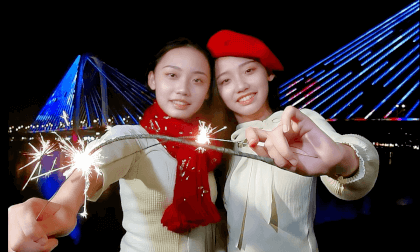 The adorable MV behind-the-scenes footage featuring twin girls from the art academy The adorable MV behind-the-scenes footage featuring twin girls from the art academy