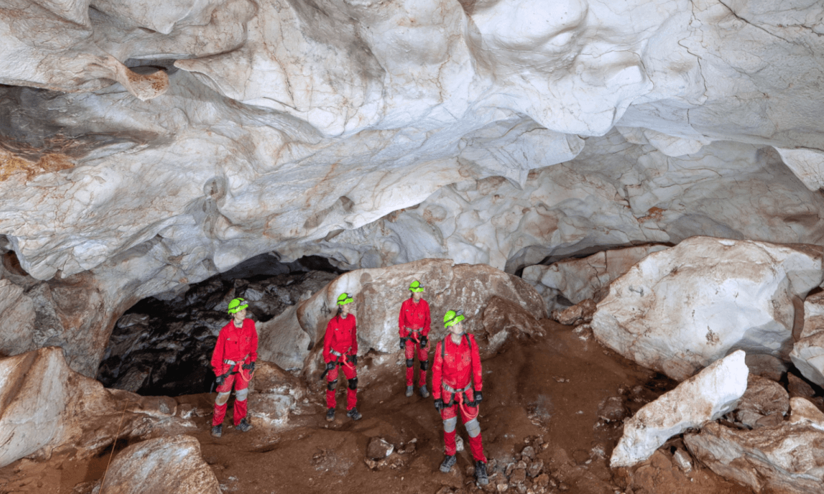 CUEVA DEL PUERTO