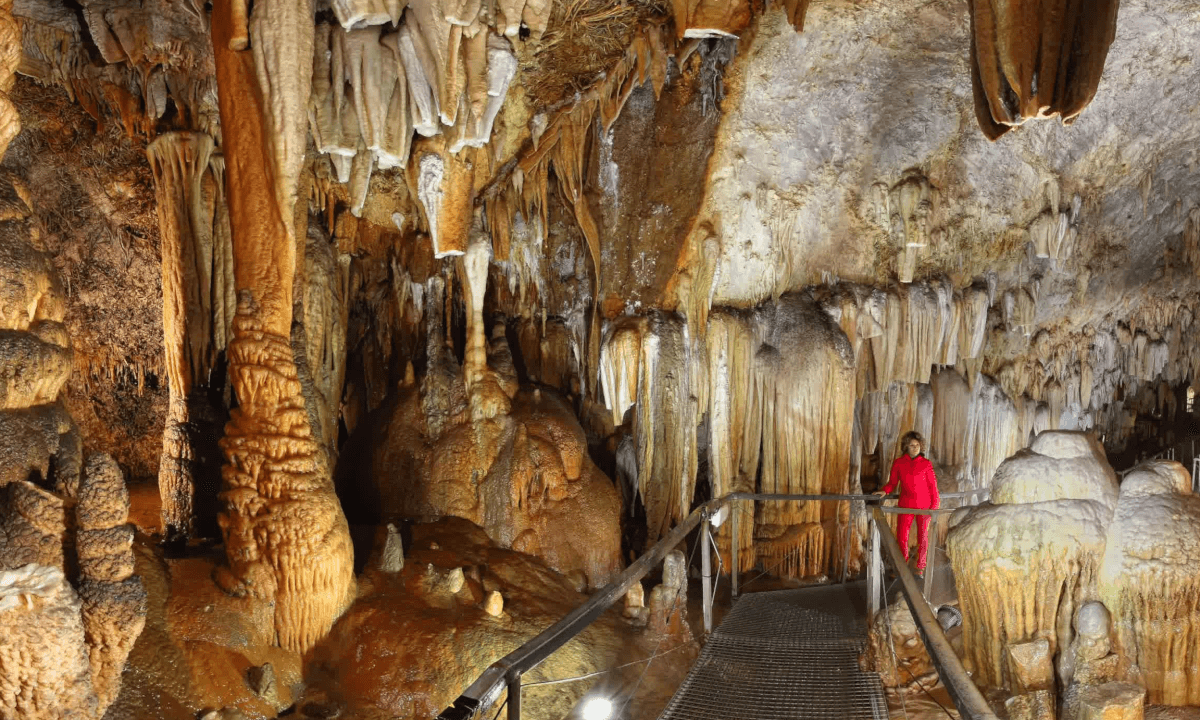 CUEVA DE POZALAGUA