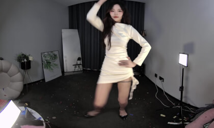 狸妖妖20240809001 You're Pitiful 3D VR 180 8K VR Video 狸妖妖20240809001 You're Pitiful 3D VR 180 8K VR