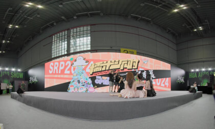 Take a group photo with FIVEver VR Video Take a group photo with FIVEver VR