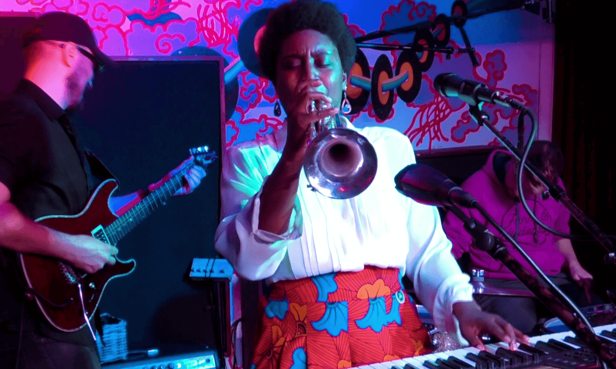 Trumpet Wom' - "Do My Thang" live in philly
