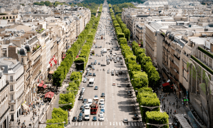 Tony in Paris: Bus Tour: Av Champs de Elysee VR Video Tony in Paris: Bus Tour: Av Champs de Elysee VR