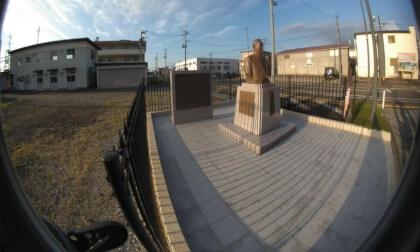 Bust of Yoshihide SUGA in front of JR Yuzawa Station in Akita, Japan VR Video Bust of Yoshihide SUGA in front of JR Yuzawa Station in Akita, Japan VR