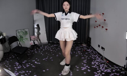 狸妖妖20240816001 Roly-Poly 2D VR 180 4K VR Video 狸妖妖20240816001 Roly-Poly 2D VR 180 4K VR