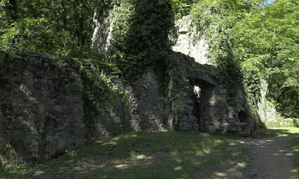 ROI: Walk around castle ruin Rodenstein (360 3D) VR Video ROI: Walk around castle ruin Rodenstein (360 3D) VR