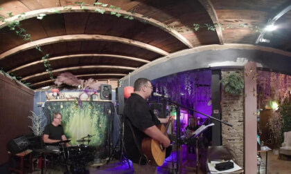 Rex Rubenzer at Kate's Place West Bend WI VR 3D 180 MVI_1182.MP4.vr.MP4 VR Video Rex Rubenzer at Kate's Place West Bend WI VR 3D 180 MVI_1182.MP4.vr.MP4 VR