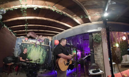 Rex Rubenzer at Kate's Place West Bend WI VR 3D 180 MVI_1183.MP4.vr.MP4 VR Video Rex Rubenzer at Kate's Place West Bend WI VR 3D 180 MVI_1183.MP4.vr.MP4 VR