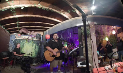 Rex Rubenzer at Kate's Place West Bend WI VR 3D 180 MVI_1194.MP4.vr.MP4 VR Video Rex Rubenzer at Kate's Place West Bend WI VR 3D 180 MVI_1194.MP4.vr.MP4 VR