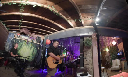 Rex Rubenzer at Kate's Place West Bend WI VR 3D 180 MVI_1184.MP4.vr.MP4 VR Video Rex Rubenzer at Kate's Place West Bend WI VR 3D 180 MVI_1184.MP4.vr.MP4 VR