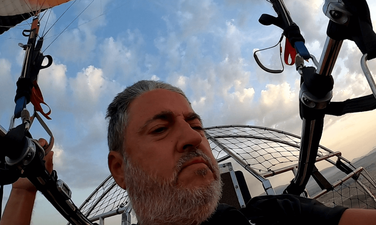 Volando paramotor en Pinoso, Alicante.