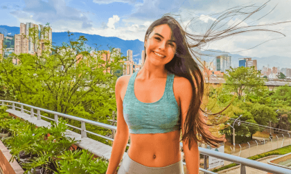 Virtual Fitness: Quick Workout Routine with a Charming Instructor Virtual Fitness: Quick Workout Routine with a Charming Instructor