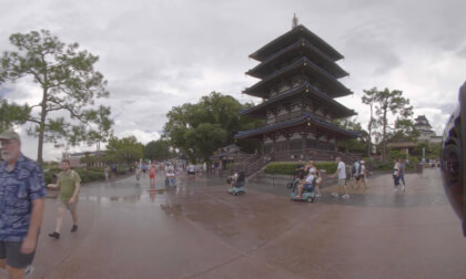 Walking around EPCOT VR Video Walking around EPCOT VR