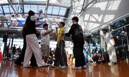 Breakdance synchronized Breakdance synchronized
