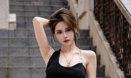 Taking photos with models outside the mall Taking photos with models outside the mall
