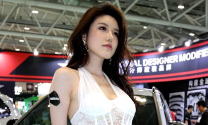 Visit the modified car show in person and watch Internet celebrity Xiao Wusu VR Video Visit the modified car show in person and watch Internet celebrity Xiao Wusu VR