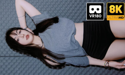 Pretty girl invite you to dance with her VR Video Pretty girl invite you to dance with her VR