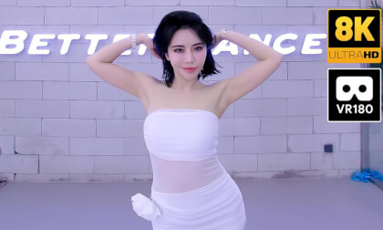 Meiyan Dances in a long white gauze skirt Meiyan Dances in a long white gauze skirt