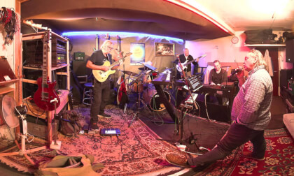 let me be lonely me lonely tonight(New) "The Mittwochsband" VR180 VR Video let me be lonely me lonely tonight(New) "The Mittwochsband" VR180 VR