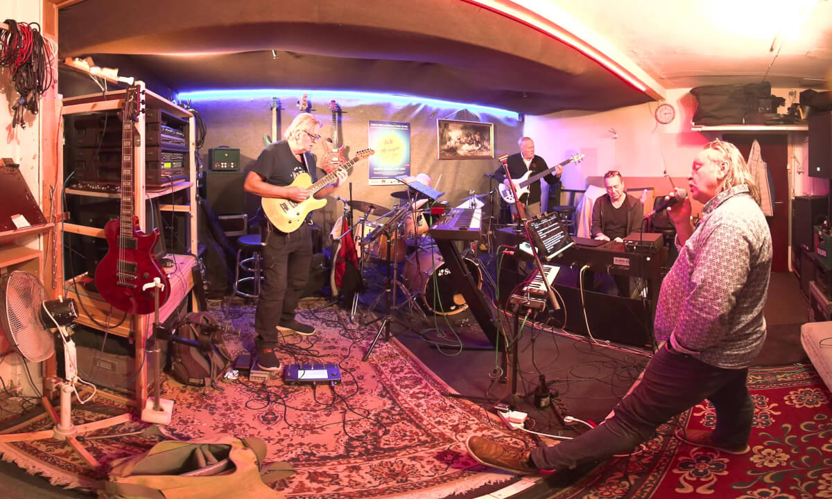 let me be lonely me lonely tonight(New) "The Mittwochsband" VR180
