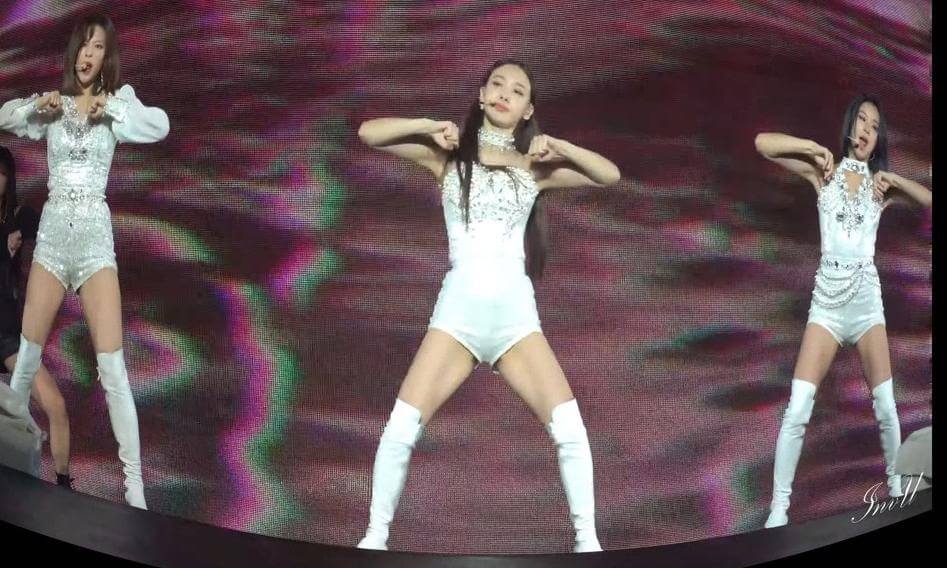 kpop 190723 TWICELIGHTS IN Chicago - Intro + Born This Way Nayeon_180x180_LR