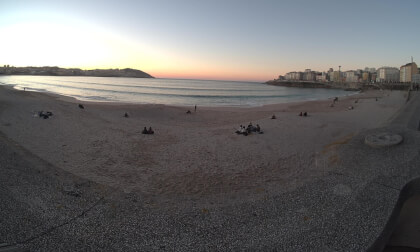 Cae la tarde en la playa del Orzán. A Coruña (VR180 3D)