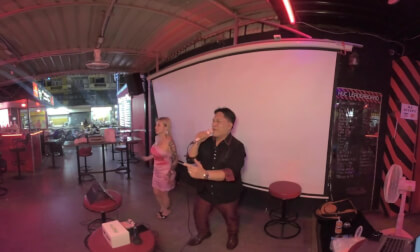 DHUTZ sings Meatloaf VR Video DHUTZ sings Meatloaf VR