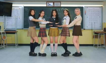 RESCENE - UhUh School Look (Flat 3D) VR Video RESCENE - UhUh School Look (Flat 3D) VR