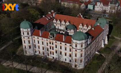 Celle Castle, Lower Saxony, Germany in 3D sbs calming relax video VR Video Celle Castle, Lower Saxony, Germany in 3D sbs calming relax video VR