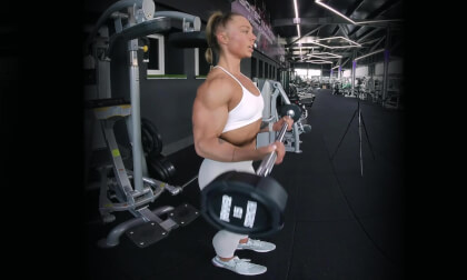 Gyongyi Gym Shooting VR Video Gyongyi Gym Shooting VR