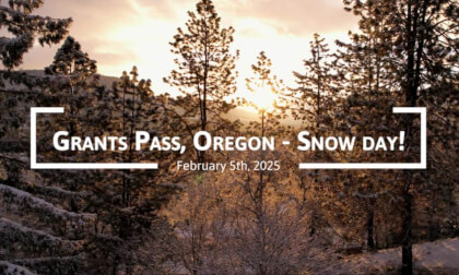 Snowy day in Grants Pass, Oregon - February 5th, 2025 - Part 1 VR Video Snowy day in Grants Pass, Oregon - February 5th, 2025 - Part 1 VR