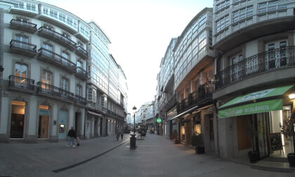 Paseo por la calle Riego de Agua.  A Coruña (VR180 3D) VR Video Paseo por la calle Riego de Agua.  A Coruña (VR180 3D) VR