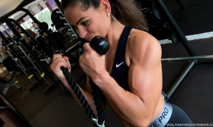 Andrea Gym Workout VR Video Andrea Gym Workout VR