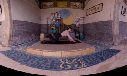 Bending down and alternately touching the shoulders - Little Pepper Fat Burning Strategy Fat Burning Whole Body Exercise - Episode 12 VR Video Bending down and alternately touching the shoulders - Little Pepper Fat Burning Strategy Fat Burning Whole Body Exercise - Episode 12 VR