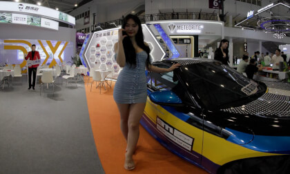 CoolCarShow-小拇指展台 VR Video CoolCarShow-小拇指展台 VR