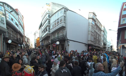 Calle de la Torre en Carnaval. A Coruña (VR180 3D)