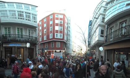 Carnaval en la calle de la Torre. A Coruña (VR180 3D)
