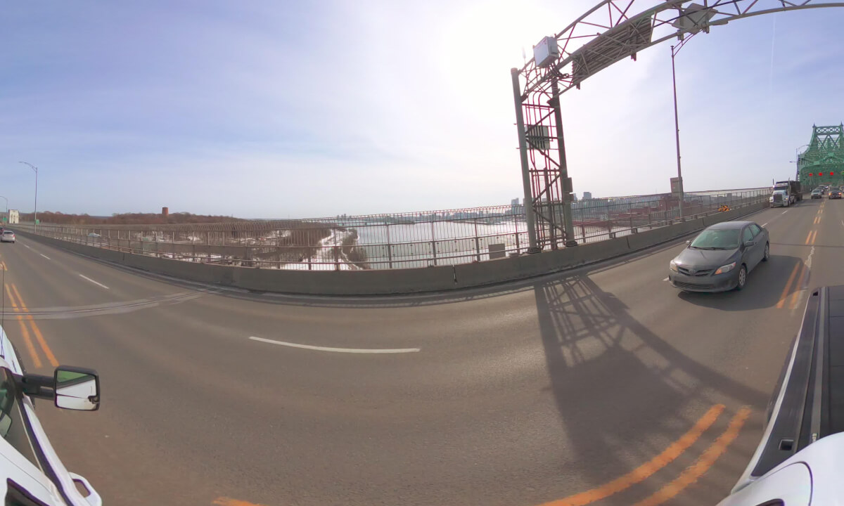 🚗🌉 Crossing the Jacques Cartier Bridge in 360° 🌉🚗 Montreal, Canada