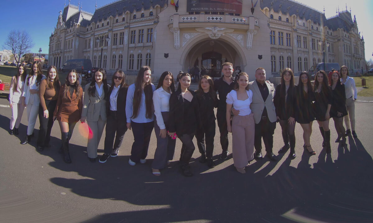 College class ready for photo session poses in VR VR Video College class ready for photo session poses in VR VR