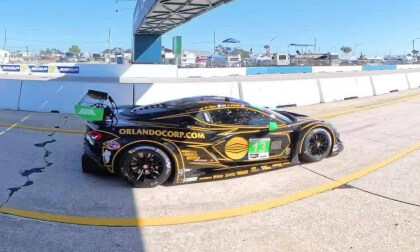 Hyper cars including the new Valkyrie leave pitroad (360° video). Hyper cars including the new Valkyrie leave pitroad (360° video).