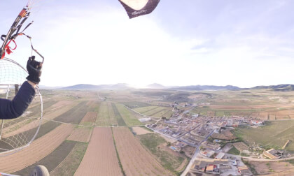 De Pinoso a Cañada del Trigo en paramotor. De la provincia de Alicante en la Comunidad valenciana a la Región de Murcia. Un paseo por el valle del Carche. Vídeo grabado en 360º. VR Video De Pinoso a Cañada del Trigo en paramotor. De la provincia de Alicante en la Comunidad valenciana a la Región de Murcia. Un paseo por el valle del Carche. Vídeo grabado en 360º. VR