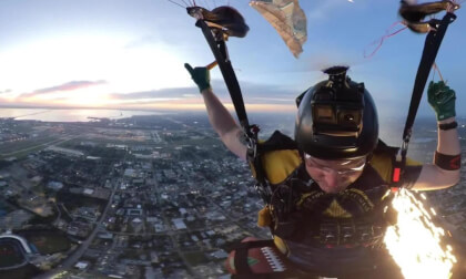 Parachuting SOCOM Para Commandos into Raymond James Stadium (360° video). Use finger to rotate view. Parachuting SOCOM Para Commandos into Raymond James Stadium (360° video). Use finger to rotate view.