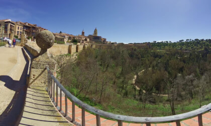 View outside Alcazar Segovia Spain 8K 180VR VR Video View outside Alcazar Segovia Spain 8K 180VR VR