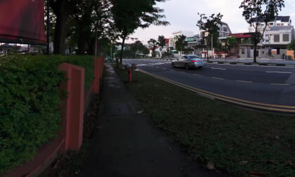 Walking beside a busy street in 8K with gimbal VR Video Walking beside a busy street in 8K with gimbal VR