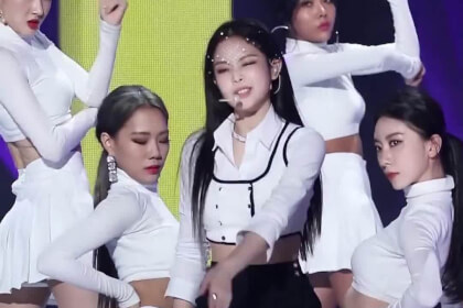 JENNIE - SOLO FANCAM vertical VTE