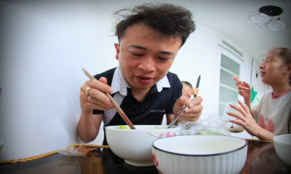 MUKBANG PHO VIETNAM VR Video MUKBANG PHO VIETNAM VR