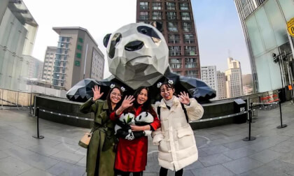 "China's Hidden Gem: Chengdu, Where Ancient Wisdom Meets Modern Pulse"中国的隐秘瑰宝:成都,千年智慧与现代脉搏在此交织 "China's Hidden Gem: Chengdu, Where Ancient Wisdom Meets Modern Pulse"中国的隐秘瑰宝:成都,千年智慧与现代脉搏在此交织
